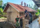 Satgas TMMD ke-126 Kodim 0601/Pandeglang Lanjutkan Pemasangan Genteng pada Perehaban Rumah Tidak Layak Huni (RTLH) — Progres Capai 75%